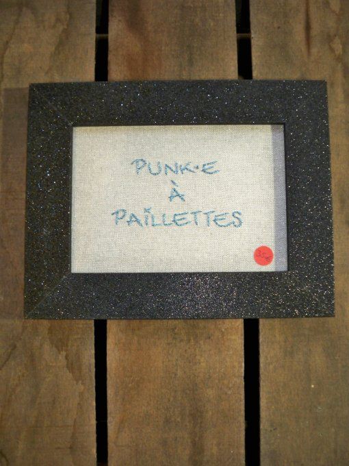 Broderie Punk.e à paillettes