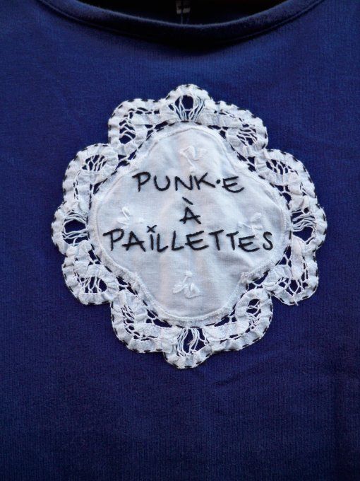 Sweat Brodé Punk.e à paillettes - Taille : 38/40
