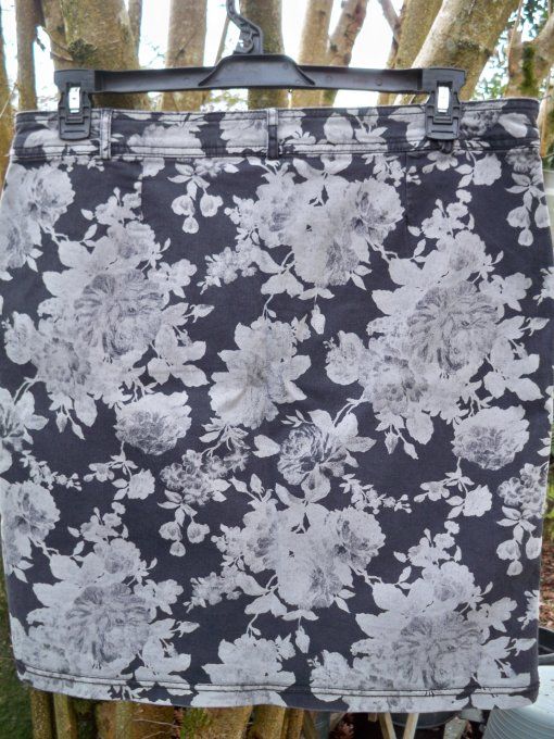 Jupe Brodée Punk à fleurs -Taille 46
