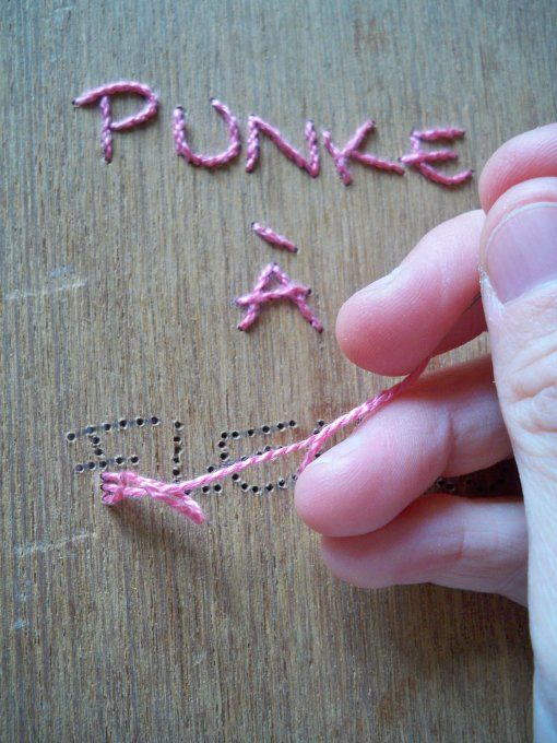 Broderie sur bois Punke à fleurs