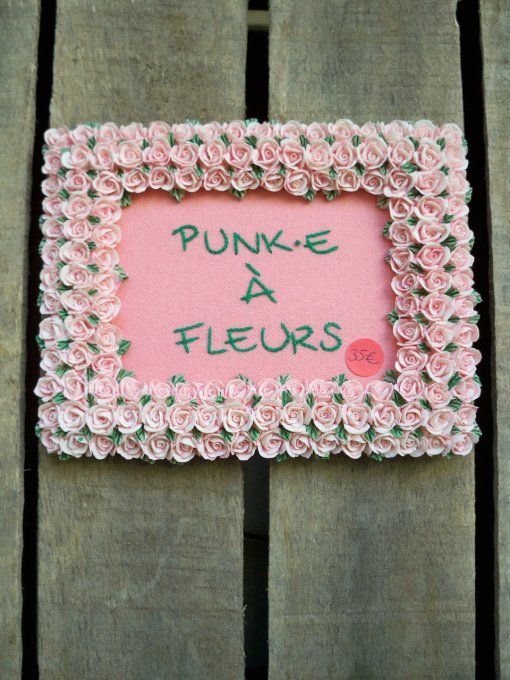 Broderie Punk.e à fleurs