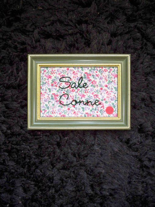 Broderie Sale Conne
