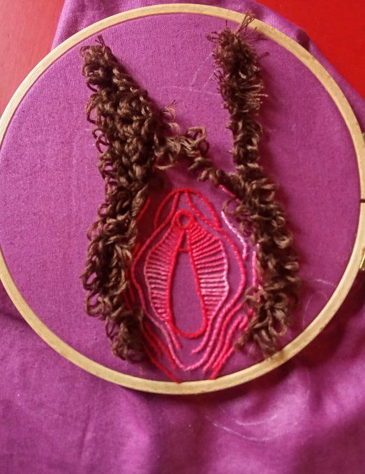 Broderie Chatte Poilue