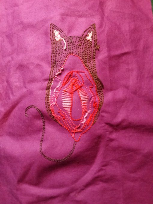 Broderie Chatte Poilue