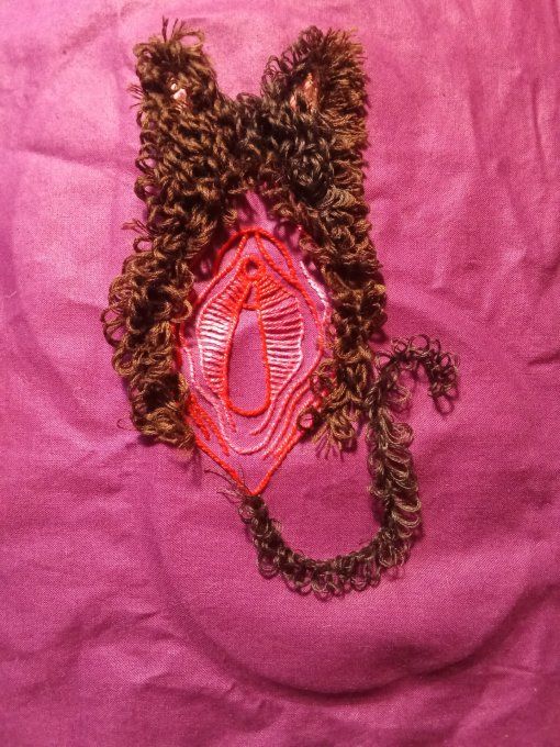 Broderie Chatte Poilue