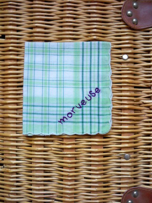 Mouchoir brodé Morveuse