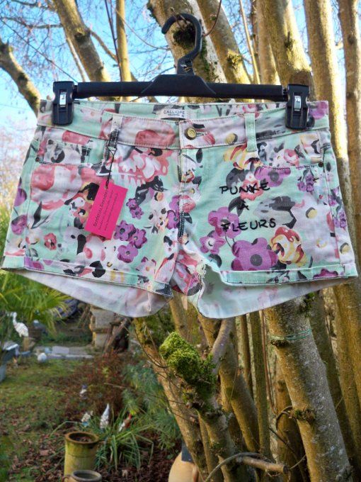 Short brodé Punk.e à fleurs -Taille S