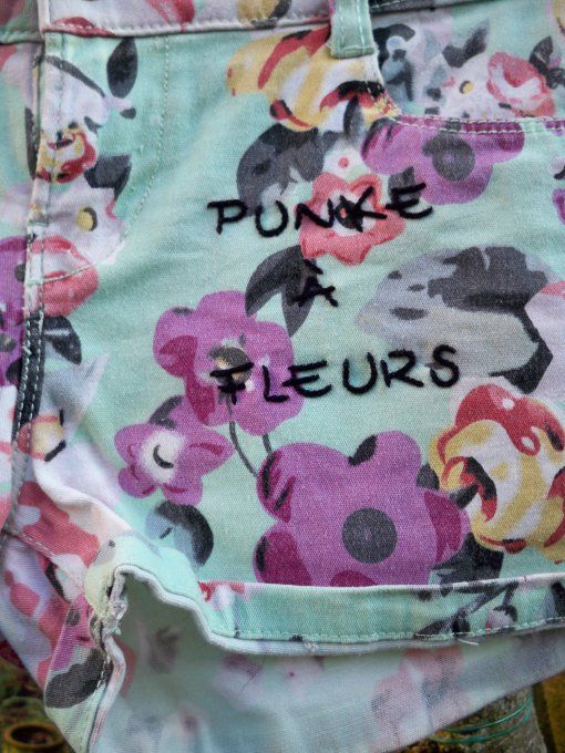 Short brodé Punk.e à fleurs -Taille S